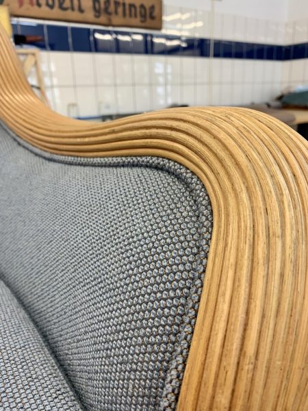 Detail Foto vom Polsterstoff des Lieblingssofas - neu bezogen von Krämer Raumkunst