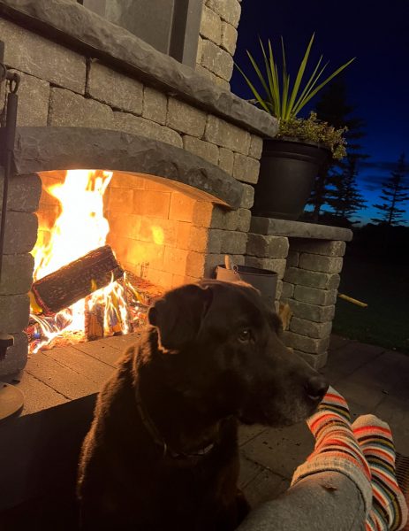 Cosy moment enjoying the outdoor fireplace