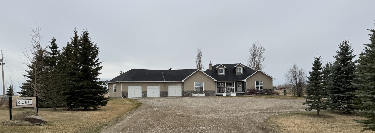 Front view of the Keer family homestead taken from the driveway
