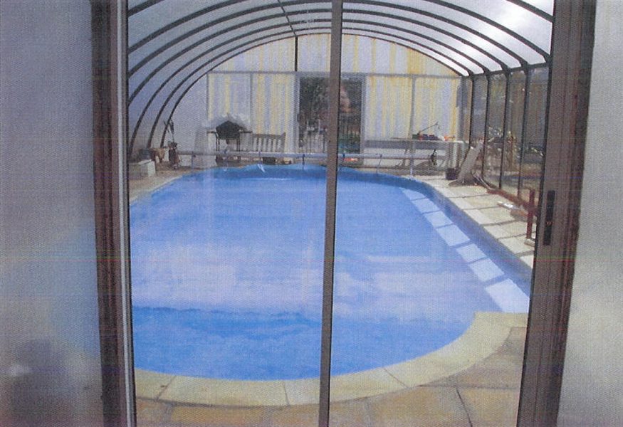 Photo of the swimming pool before renovation