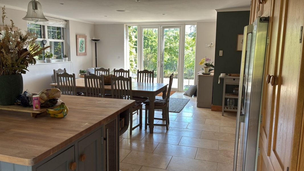 Photo of the kitchen which has become airy and light by increasing the size of the windows