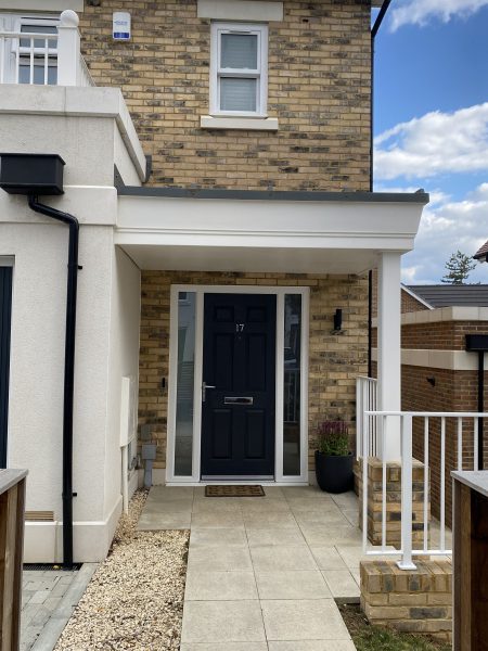 Photo of the entrance area in front of the house